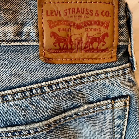 LEVIS Wedgie Fit Distressed Straight Leg Jeans - Picture 4 of 4